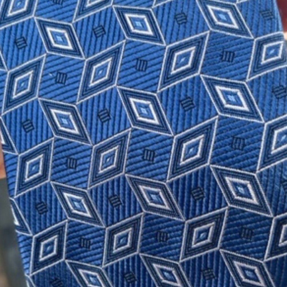 Jos A Bank Tie with Geometric Pattern Silk Blue New NWOT